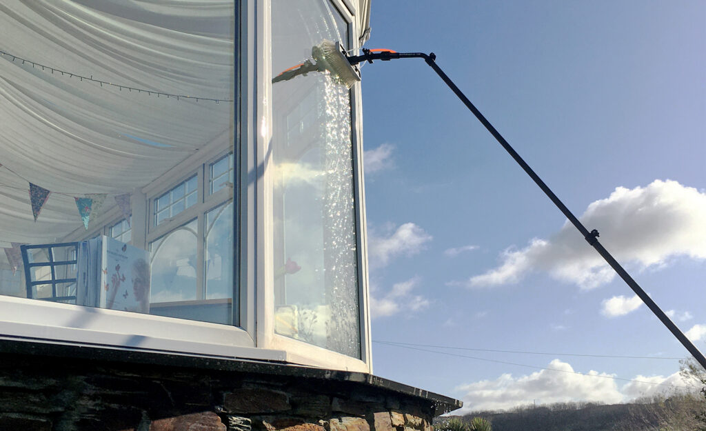 exterior window cleaning