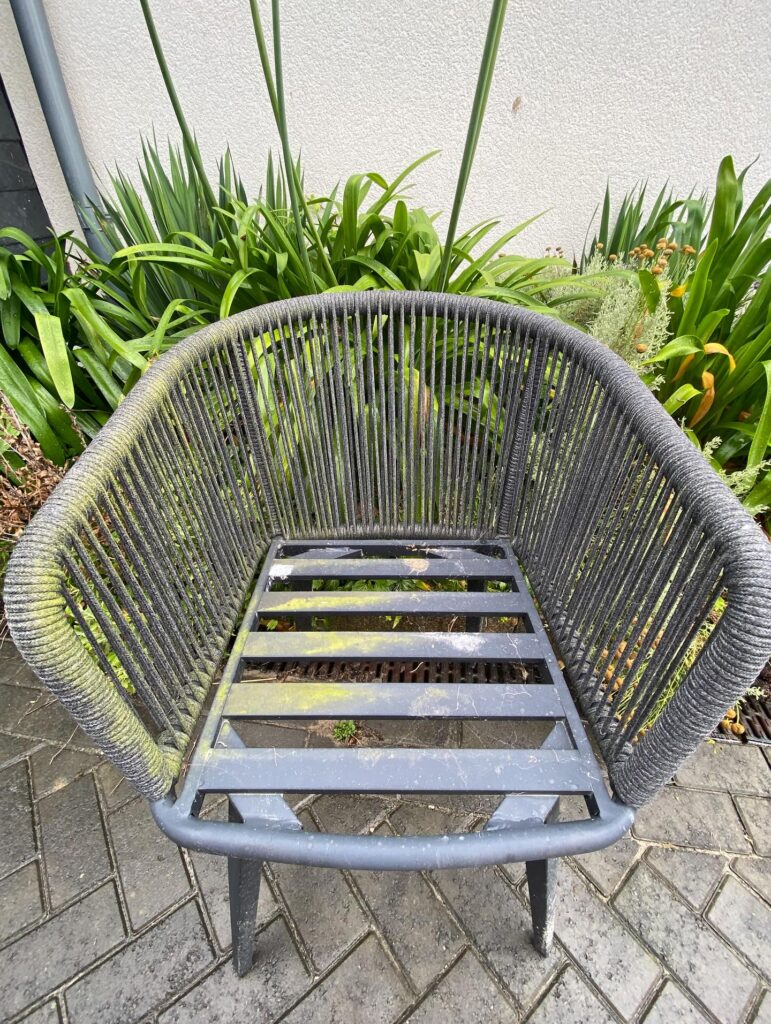 garden furniture cleaning
