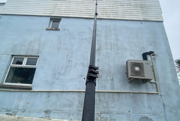 render wall cleaning and graffiti removal service