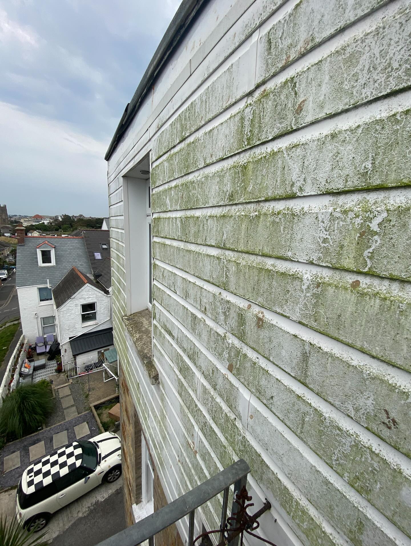 Cladding & Wall Cleaning in Newquay Using Synergy Softwash System