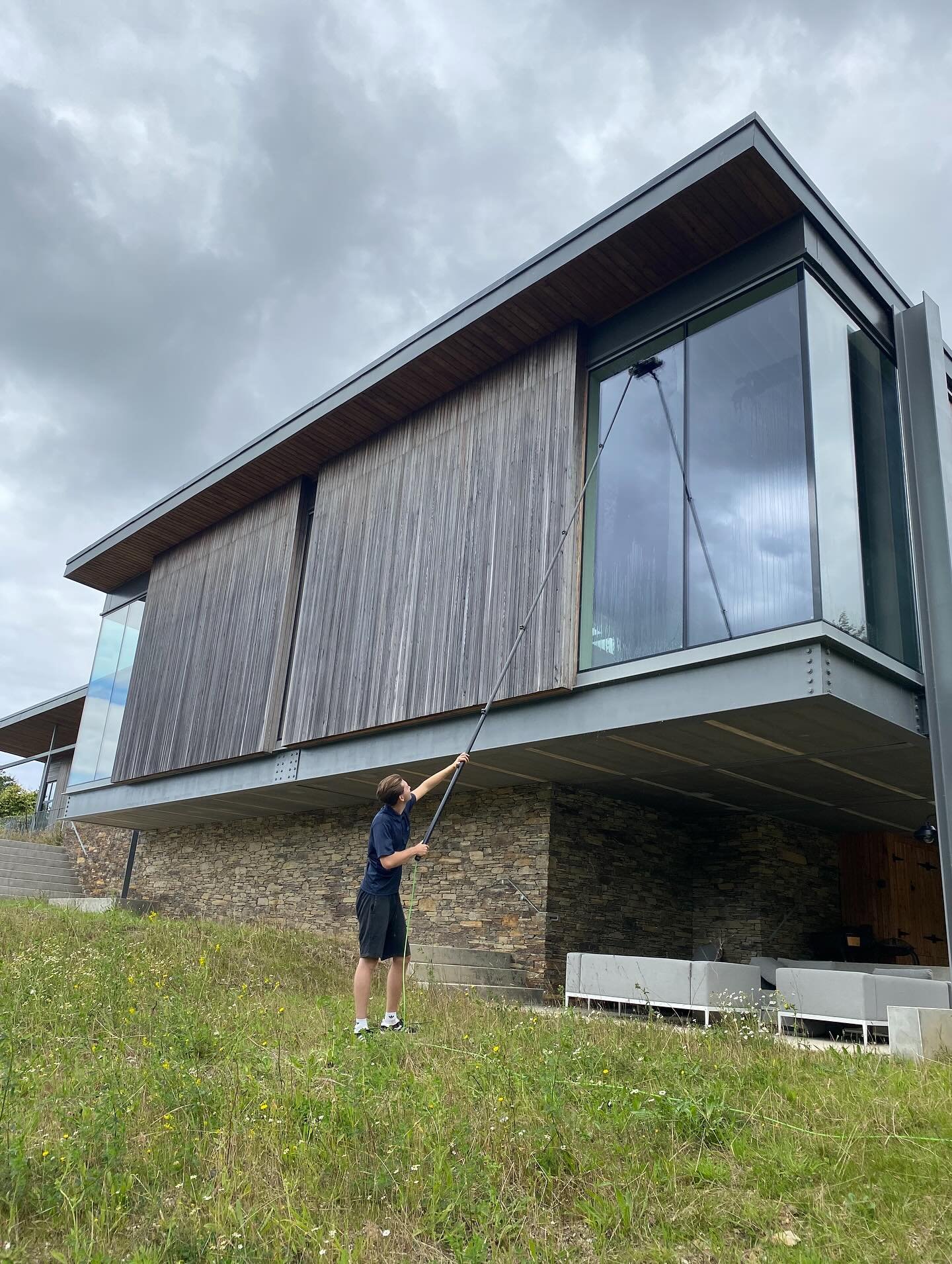 Choosing a Trusted Local Window Cleaner in Newquay and Cornwall